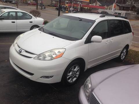 2006 Toyota Sienna for sale at Bogie's Motors in Saint Louis MO