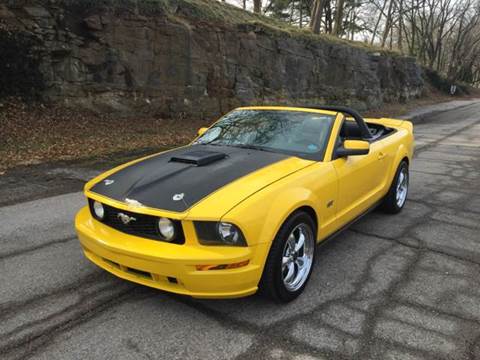 2005 Ford Mustang for sale at Bogie's Motors in Saint Louis MO