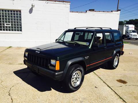 1995 Jeep Cherokee for sale at Bogie's Motors in Saint Louis MO