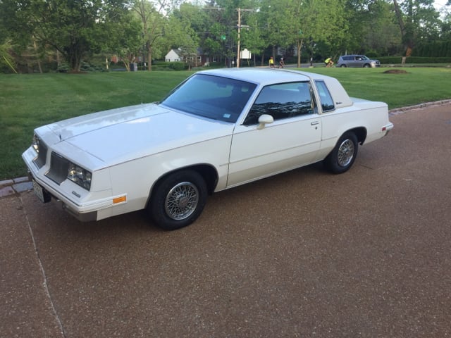 1986 Oldsmobile Cutlass Supreme for sale at Bogie's Motors in Saint Louis MO