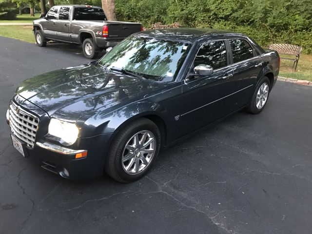 2007 Chrysler 300 for sale at Bogie's Motors in Saint Louis MO