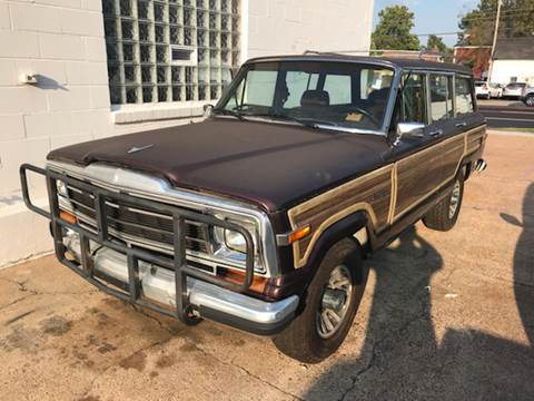 1990 Jeep Grand Wagoneer for sale at Bogie's Motors in Saint Louis MO