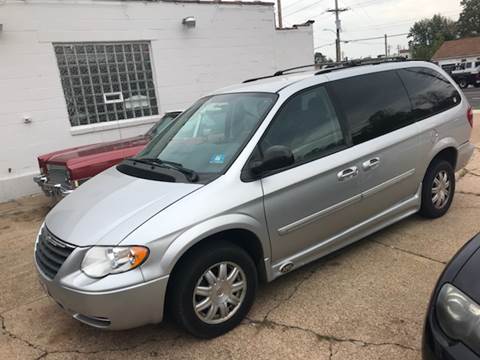 2006 Chrysler Town and Country for sale at Bogie's Motors in Saint Louis MO