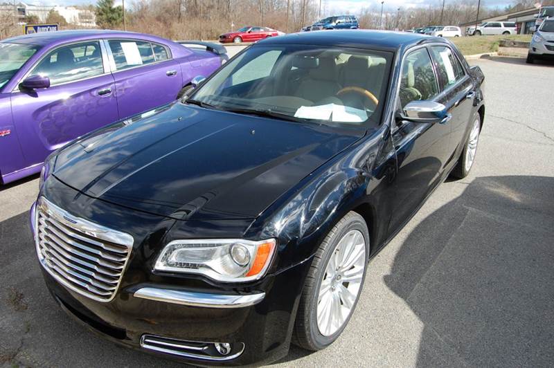 2013 Chrysler 300 for sale at Modern Motors - Thomasville INC in Thomasville NC
