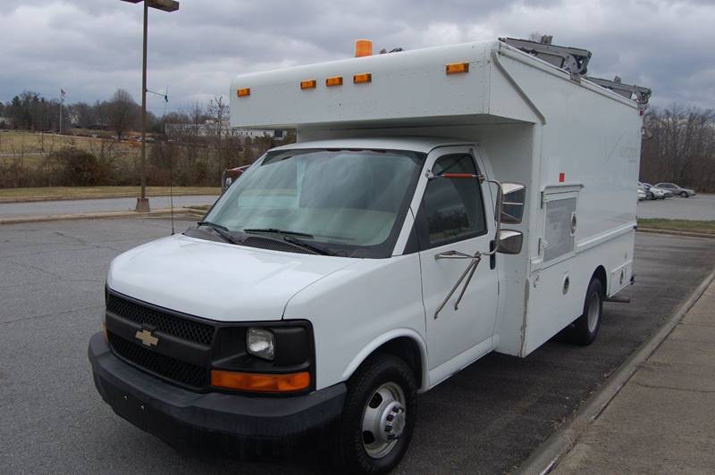 2005 Chevrolet Express Cutaway for sale at Modern Motors - Thomasville INC in Thomasville NC