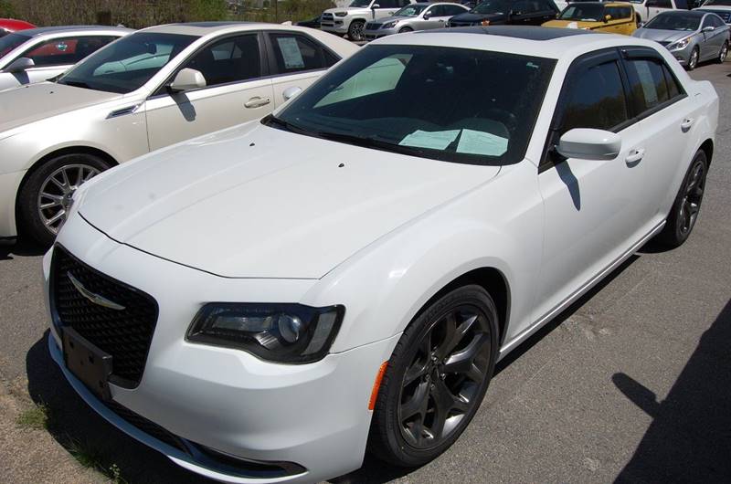 2015 Chrysler 300 for sale at Modern Motors - Thomasville INC in Thomasville NC