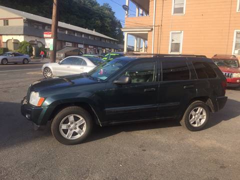 2005 Jeep Grand Cherokee for sale at ERNIE'S AUTO in Waterbury CT