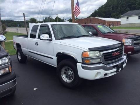 2004 GMC Sierra 1500 Classic for sale at CRS Auto & Trailer Sales Inc in Clay City KY