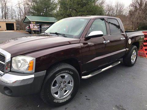 2005 Dodge Dakota for sale at CRS Auto & Trailer Sales Inc in Clay City KY