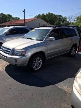 2006 Toyota Highlander for sale at CRS Auto & Trailer Sales Inc in Clay City KY