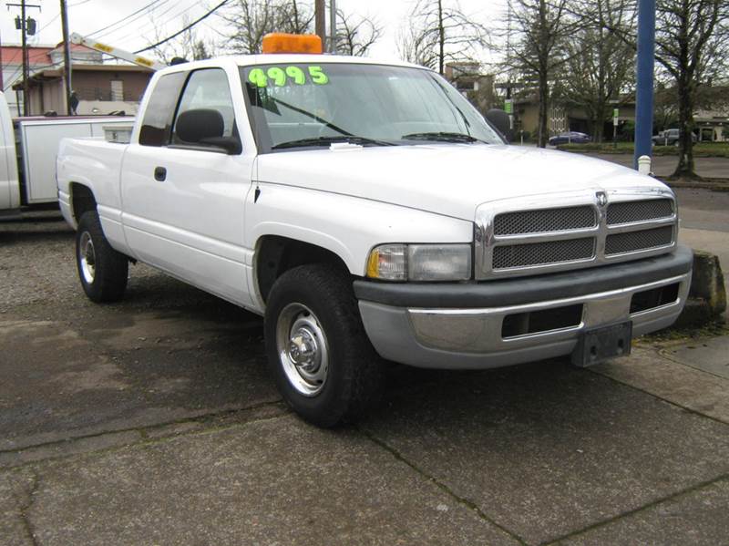 2001 Dodge Ram Pickup 2500 for sale at D & M Auto Sales in Corvallis OR
