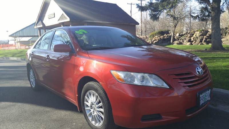 2009 Toyota Camry for sale at Deanas Auto Biz in Pendleton OR