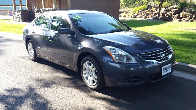 2012 Nissan Altima for sale at Deanas Auto Biz in Pendleton OR