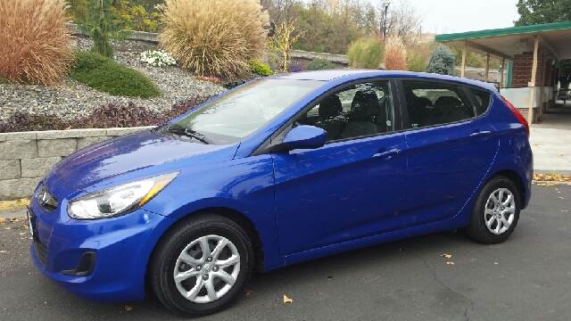 2012 Hyundai Accent for sale at Deanas Auto Biz in Pendleton OR