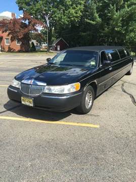 2000 Lincoln Town Car for sale at AMERI-CAR & TRUCK SALES INC in Haskell NJ
