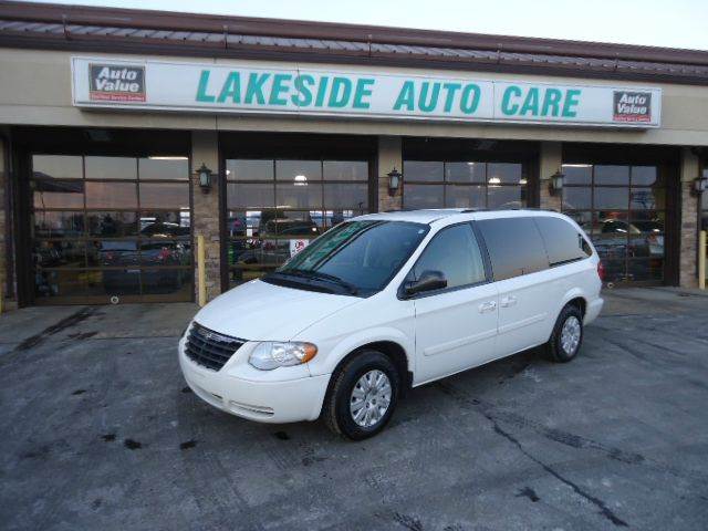 2007 Chrysler Town and Country for sale at Auto Experts in Utica MI