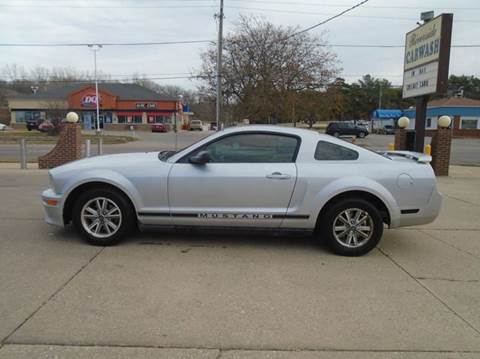 2005 Ford Mustang for sale at RIVERSIDE AUTO SALES in Sioux City IA