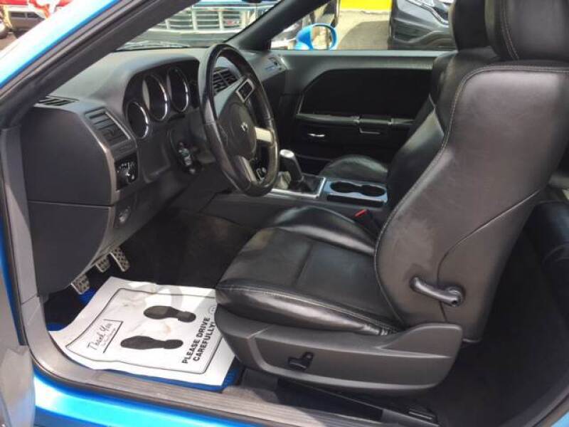 2010 Dodge Challenger SRT8 (image 8)