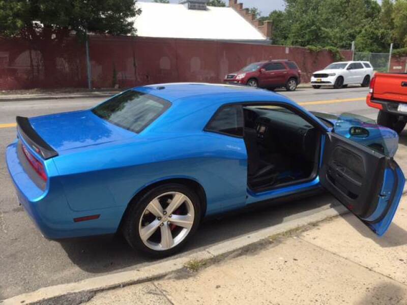 2010 Dodge Challenger SRT8 (image 5)