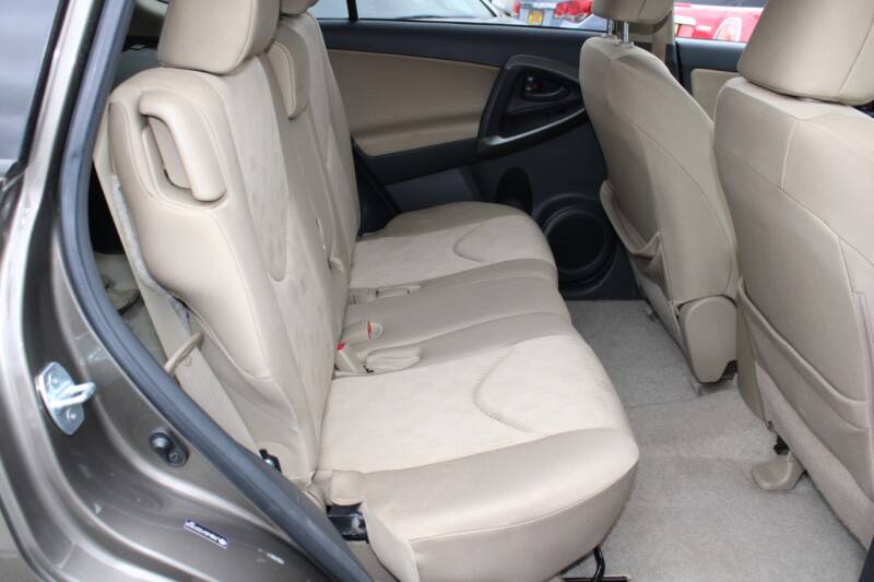 2012 Toyota RAV4 (image 15)