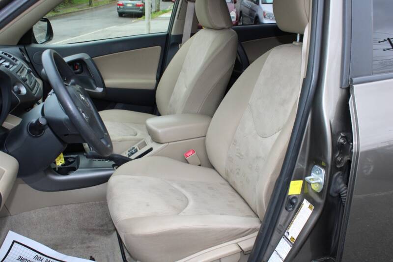 2012 Toyota RAV4 (image 13)