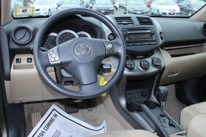2012 Toyota RAV4 (image 12)