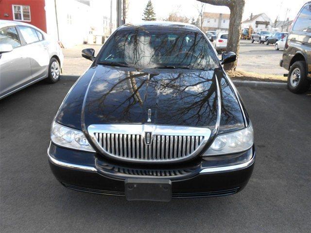 2007 Lincoln Town Car Signature Limited