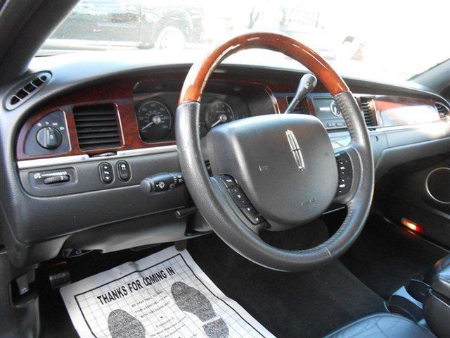 2007 Lincoln Town Car Signature Limited