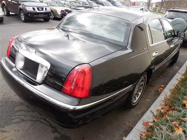 2002 Lincoln Town Car Signature