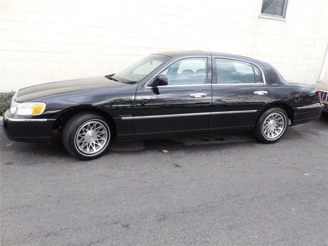 2002 Lincoln Town Car Signature