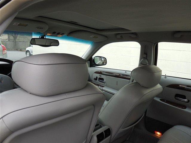 2002 Lincoln Town Car Signature