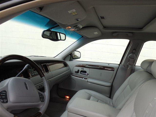 2002 Lincoln Town Car Signature