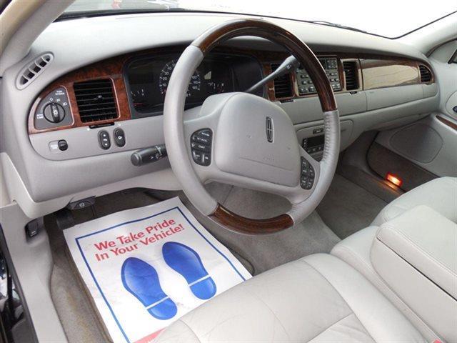 2002 Lincoln Town Car Signature