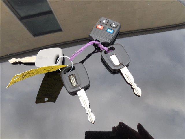 2002 Lincoln Town Car Signature