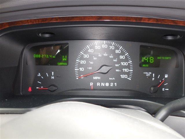 2002 Lincoln Town Car Signature