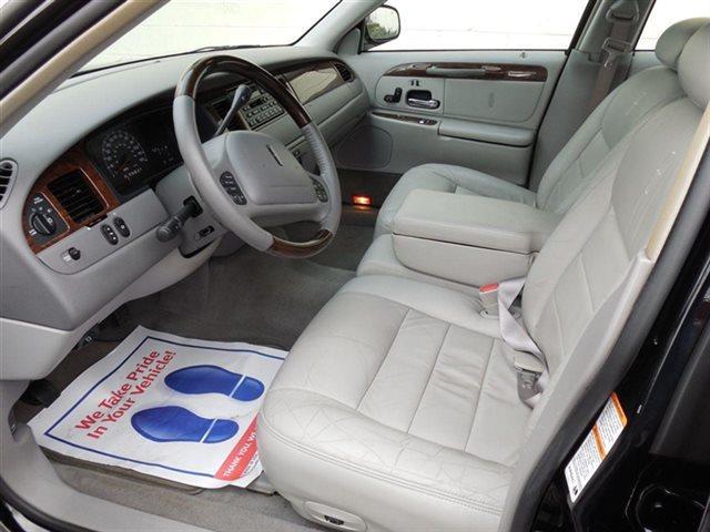 2002 Lincoln Town Car Signature