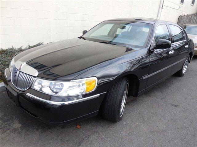 2002 Lincoln Town Car Signature
