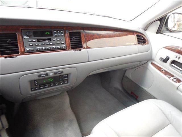 2002 Lincoln Town Car Signature