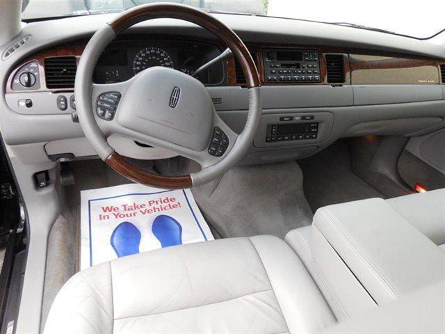 2002 Lincoln Town Car Signature