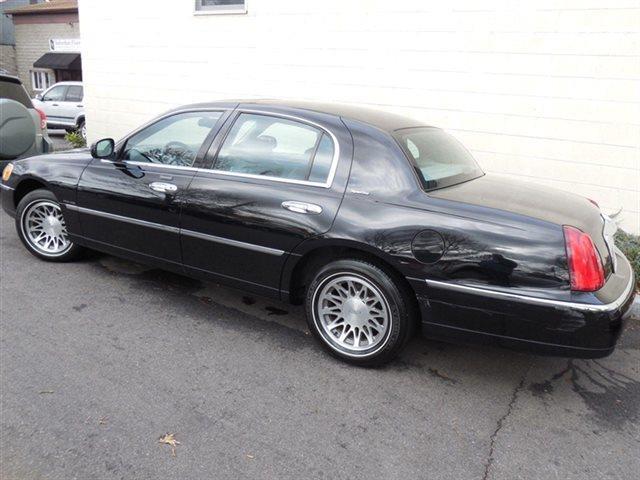 2002 Lincoln Town Car Signature