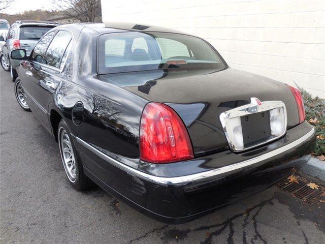 2002 Lincoln Town Car Signature