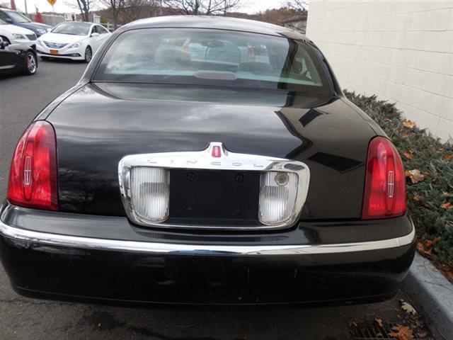 2002 Lincoln Town Car Signature