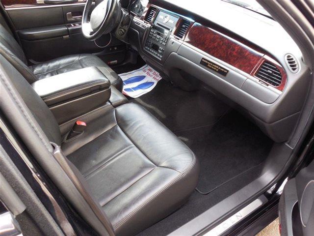 2011 Lincoln Town Car Executive L