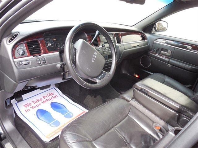 2011 Lincoln Town Car Executive L