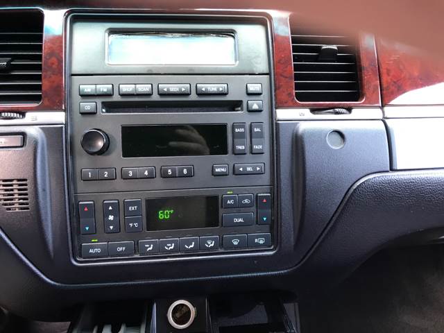 2005 Lincoln Town Car