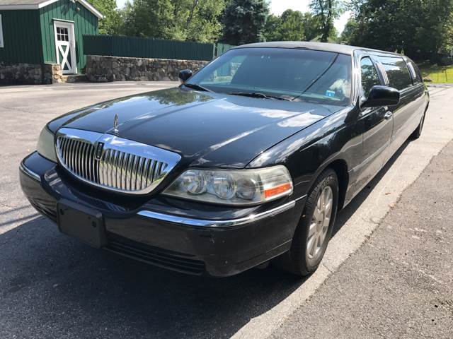 2005 Lincoln Town Car