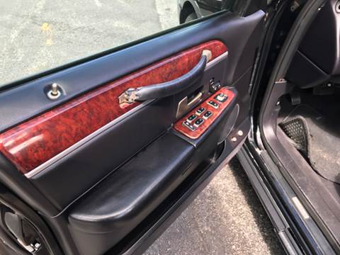 2005 Lincoln Town Car