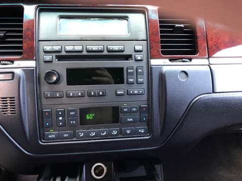 2005 Lincoln Town Car