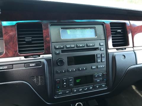 2005 Lincoln Town Car