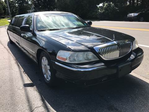 2005 Lincoln Town Car